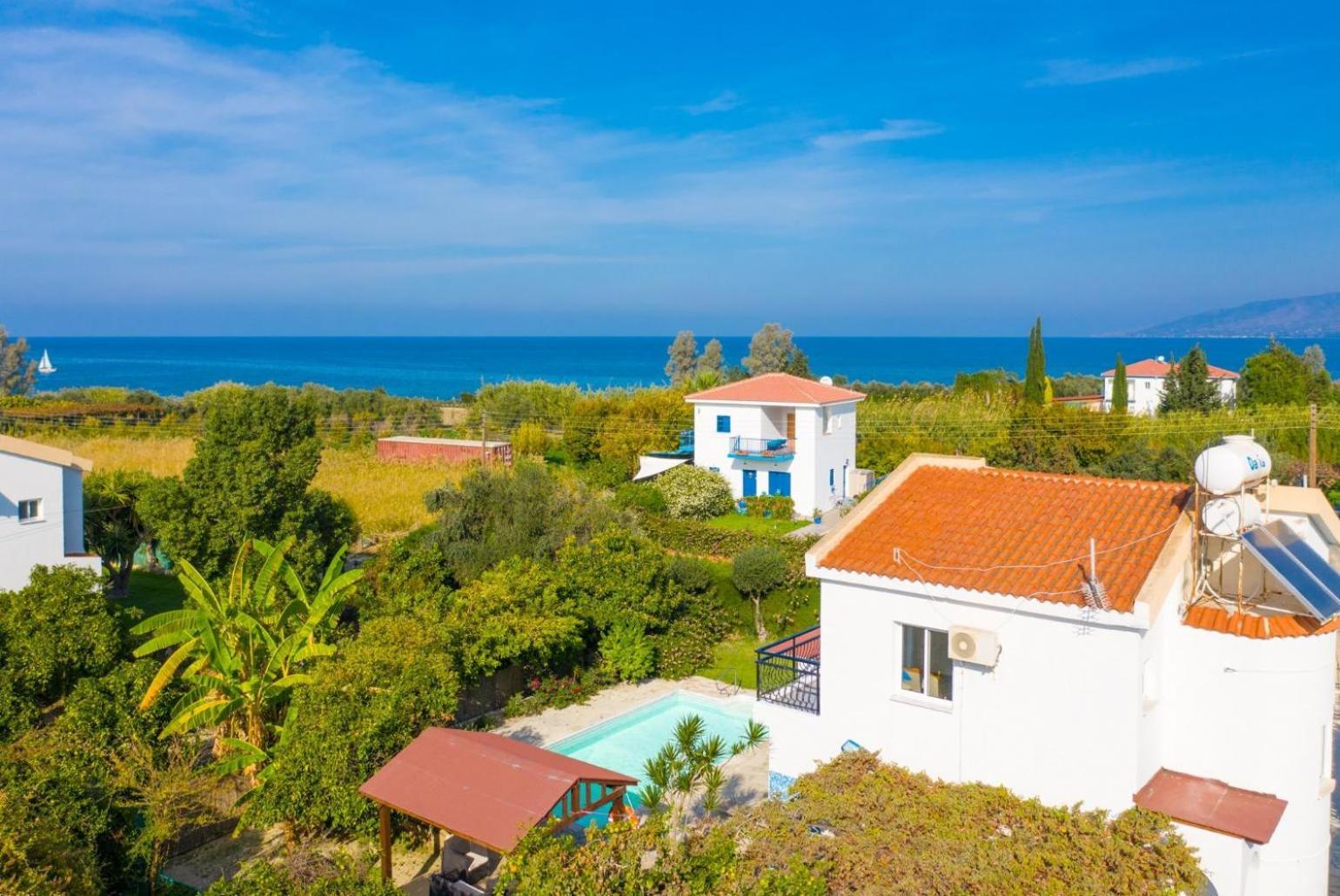 Sun Beach Villa Tria Polis Exterior photo